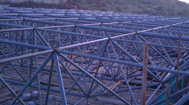 泰兴概述网架加工中对钢材的质量的过细恳求